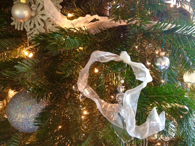 christmas_tree_ribbon_the_fab_mom_dot_com