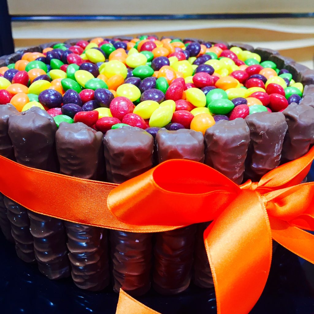 halloween-dessert-cake-skittles-twix-candy-party-centerpiece