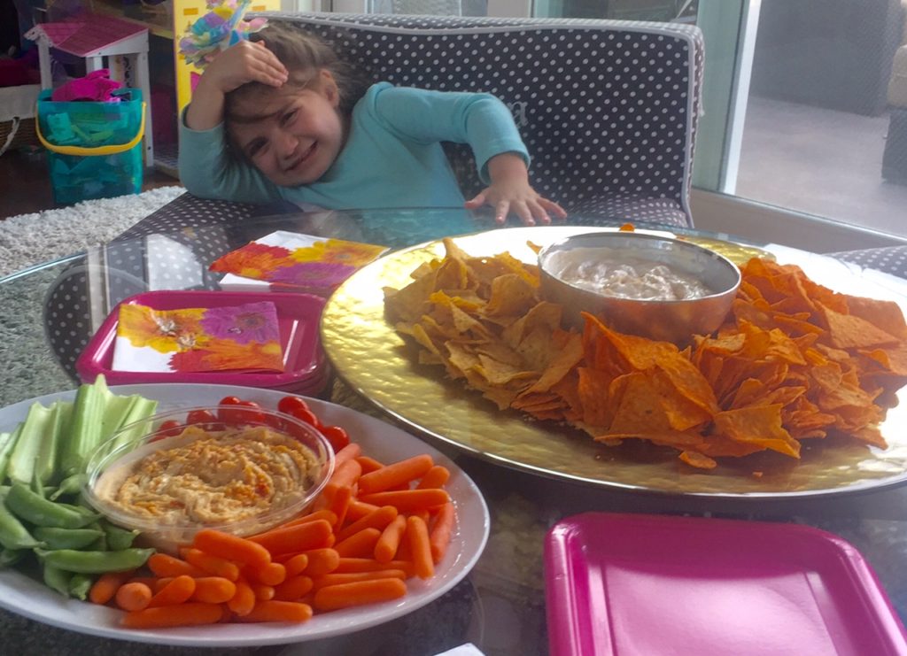 toddler-kids-eating-healthy-snacks