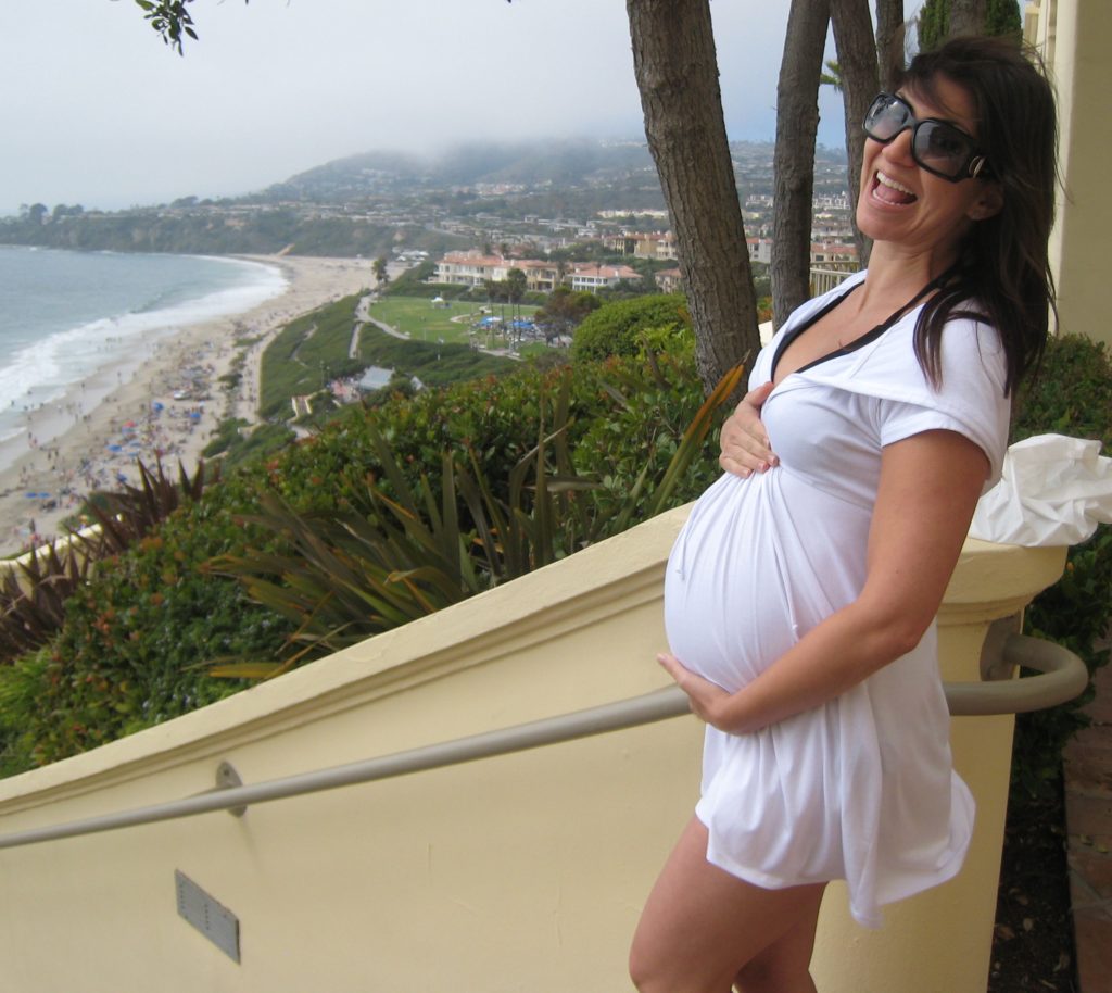 jill_simonian_pregnant_beach