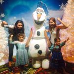 disneyland-frozen-live-hyperion-summer-family-olaf