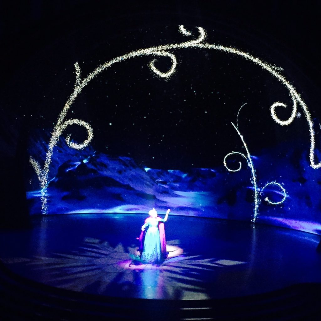 disneyland-disney-california-adventure-frozen-live-hyperion-show-elsa