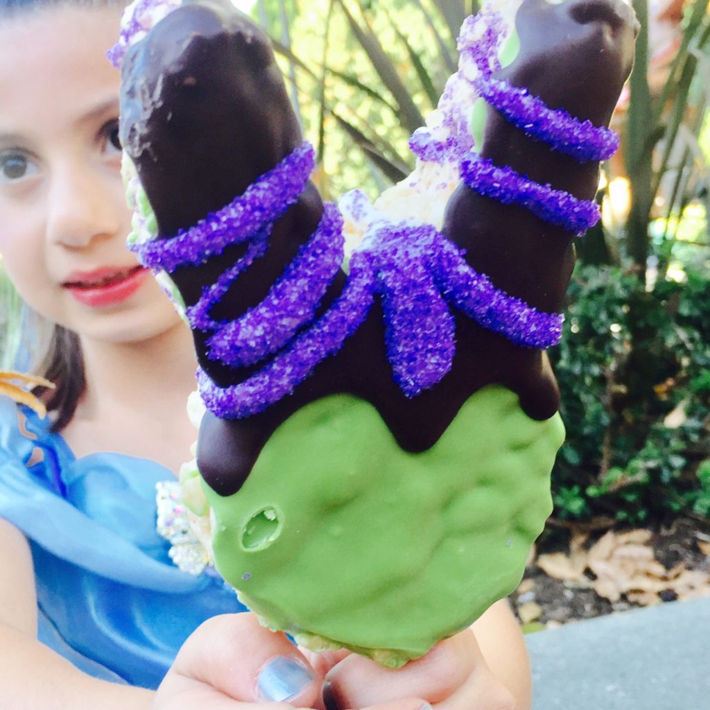 fab-mom-disneyland-halloween-2016-maleficent-treat