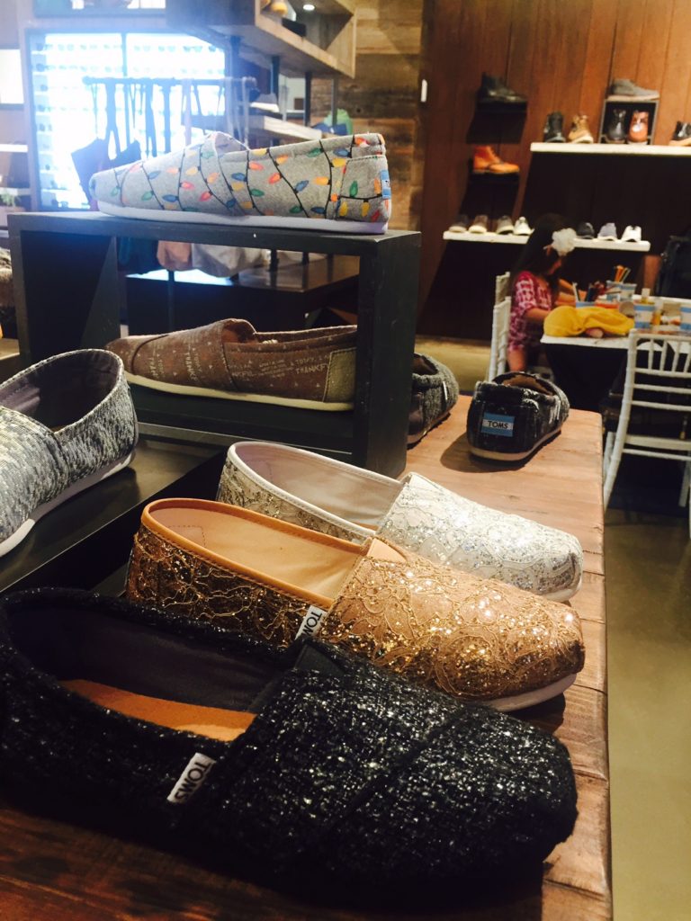 toms-shoes-store-americana-brand-shop-holiday-give