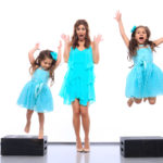 jill-simonian-fab-mom-blink-photo-scream-jump