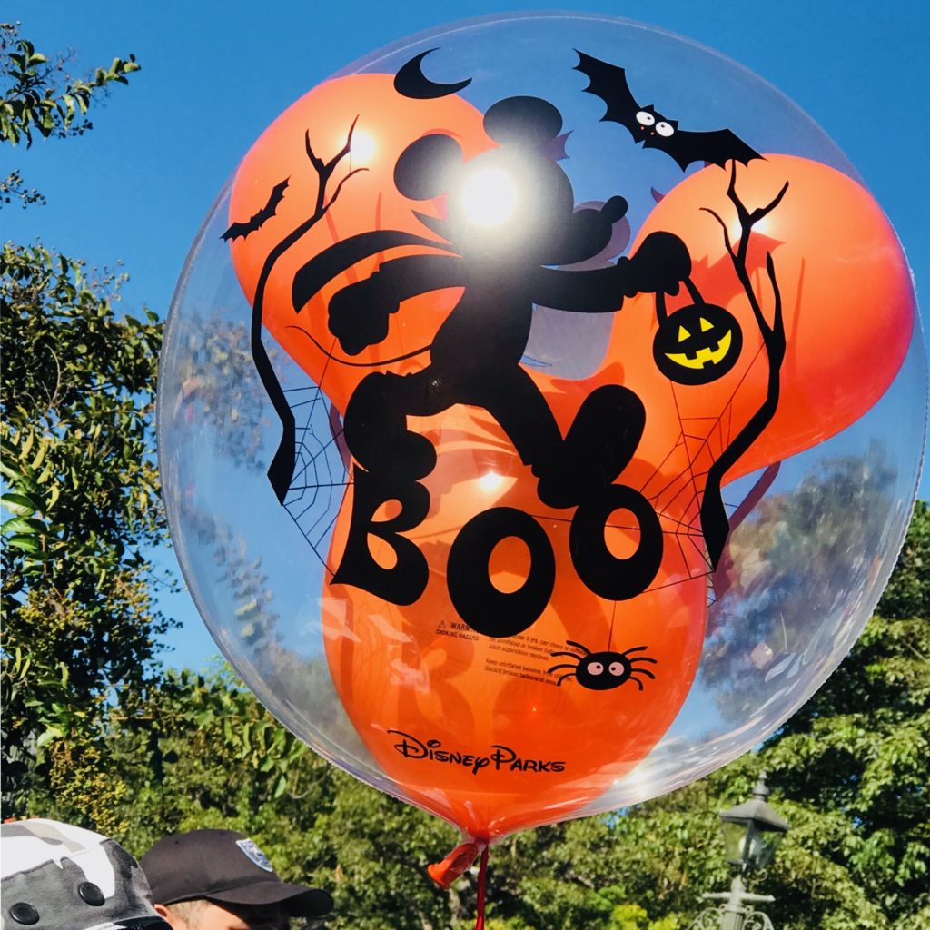 disneyland-halloween-balloon-main-street